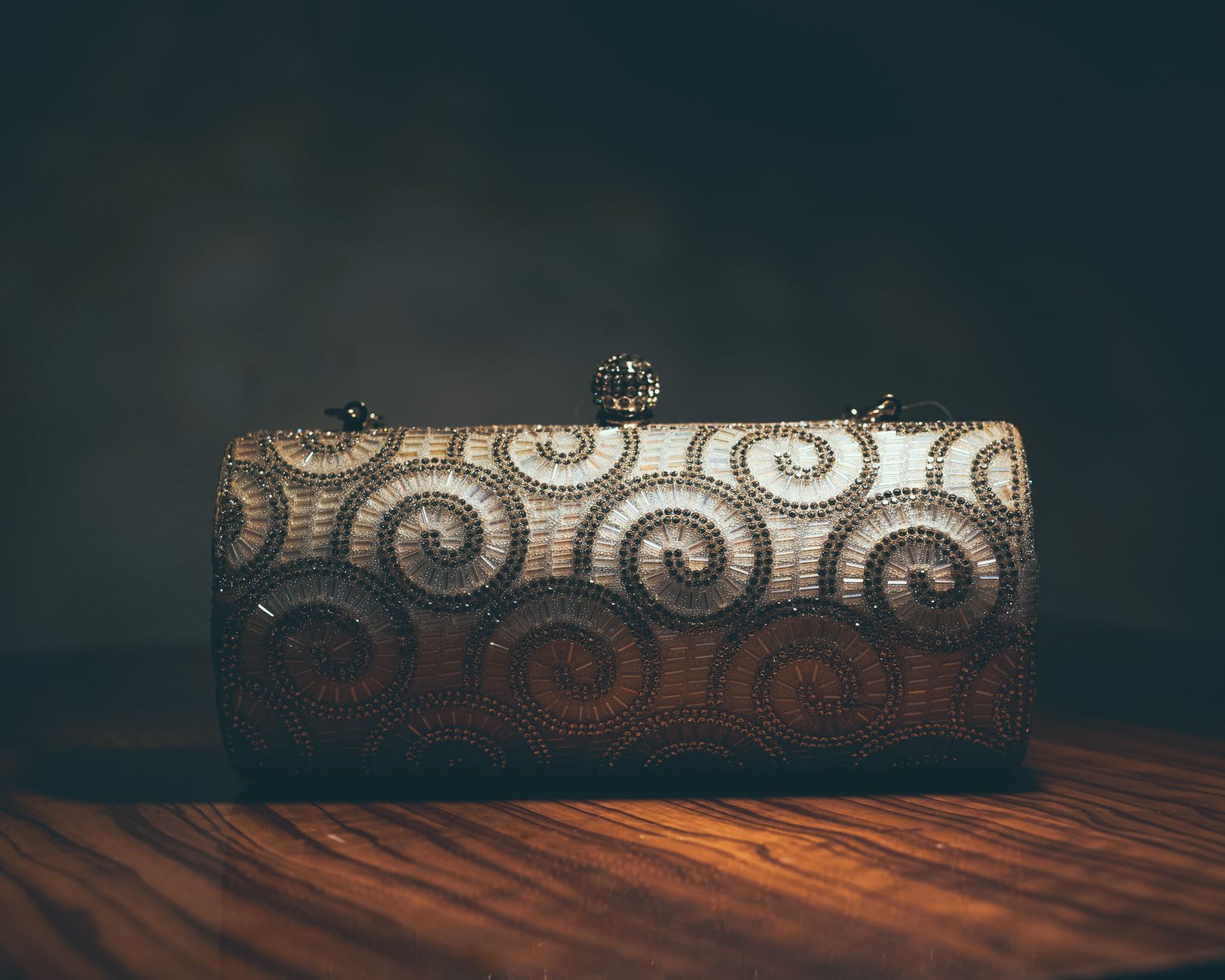 Clutch Mistura Aventura e Fúria de Rua no Mundo de Raça