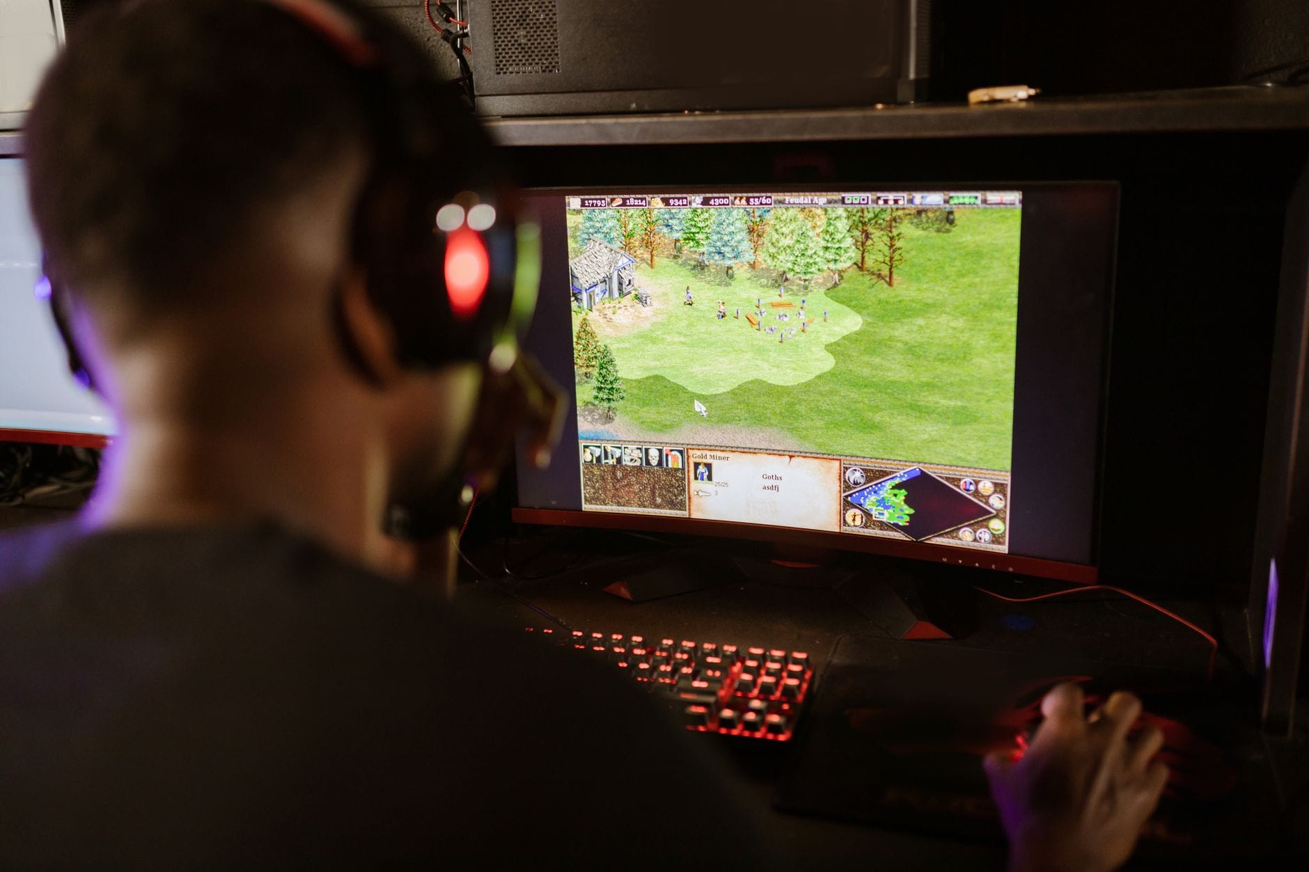 RuneScape desafia os consoles: Dragonwilds explode em PS5 com PS Plus!