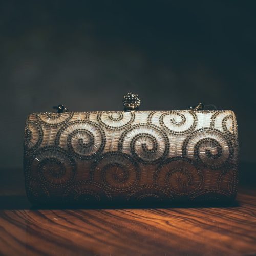 Clutch Mistura Aventura e Fúria de Rua no Mundo de Raça