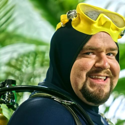 O Homem por Trás dos Cachorros Voadores Tem um Novo Filme!